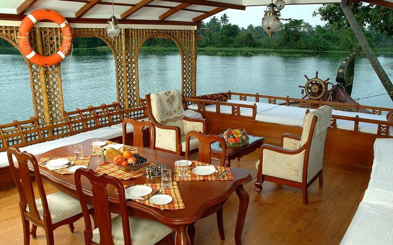Deluxe Houseboat – Air Conditioned Widok 5