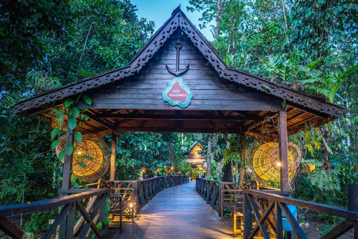 Sukau Rinforest Lodge