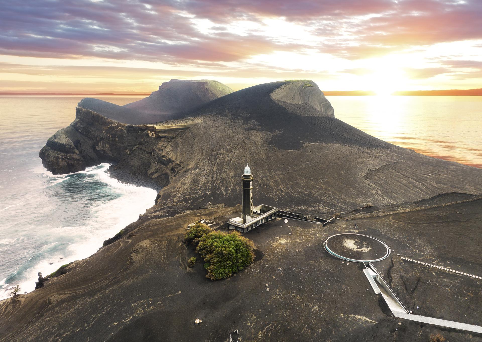 Azory - Wulkan dos Capelinhos na wyspie Faial.