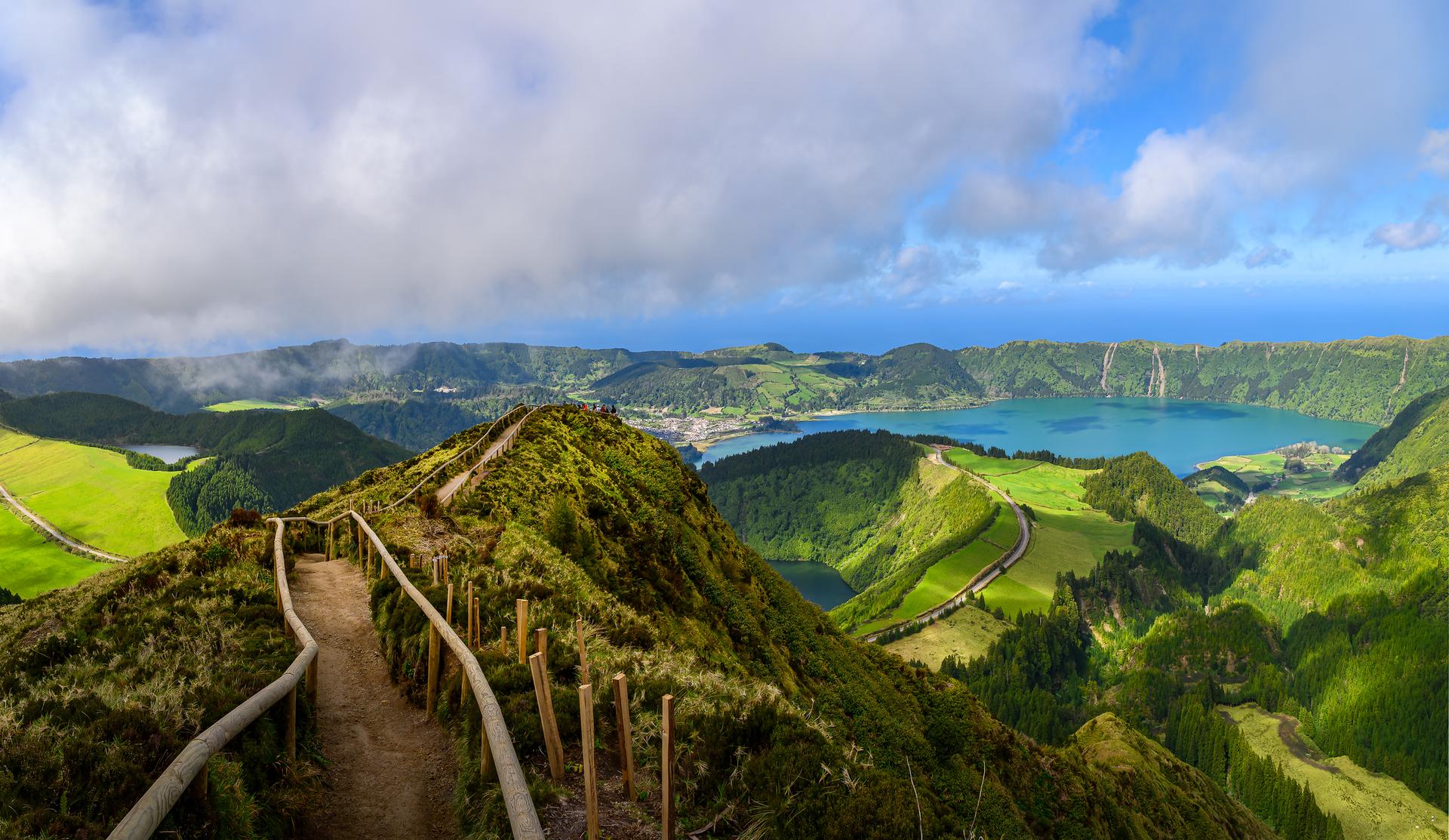 Podwójne jeziora Sete Cidades w Sao Miguel, Azory